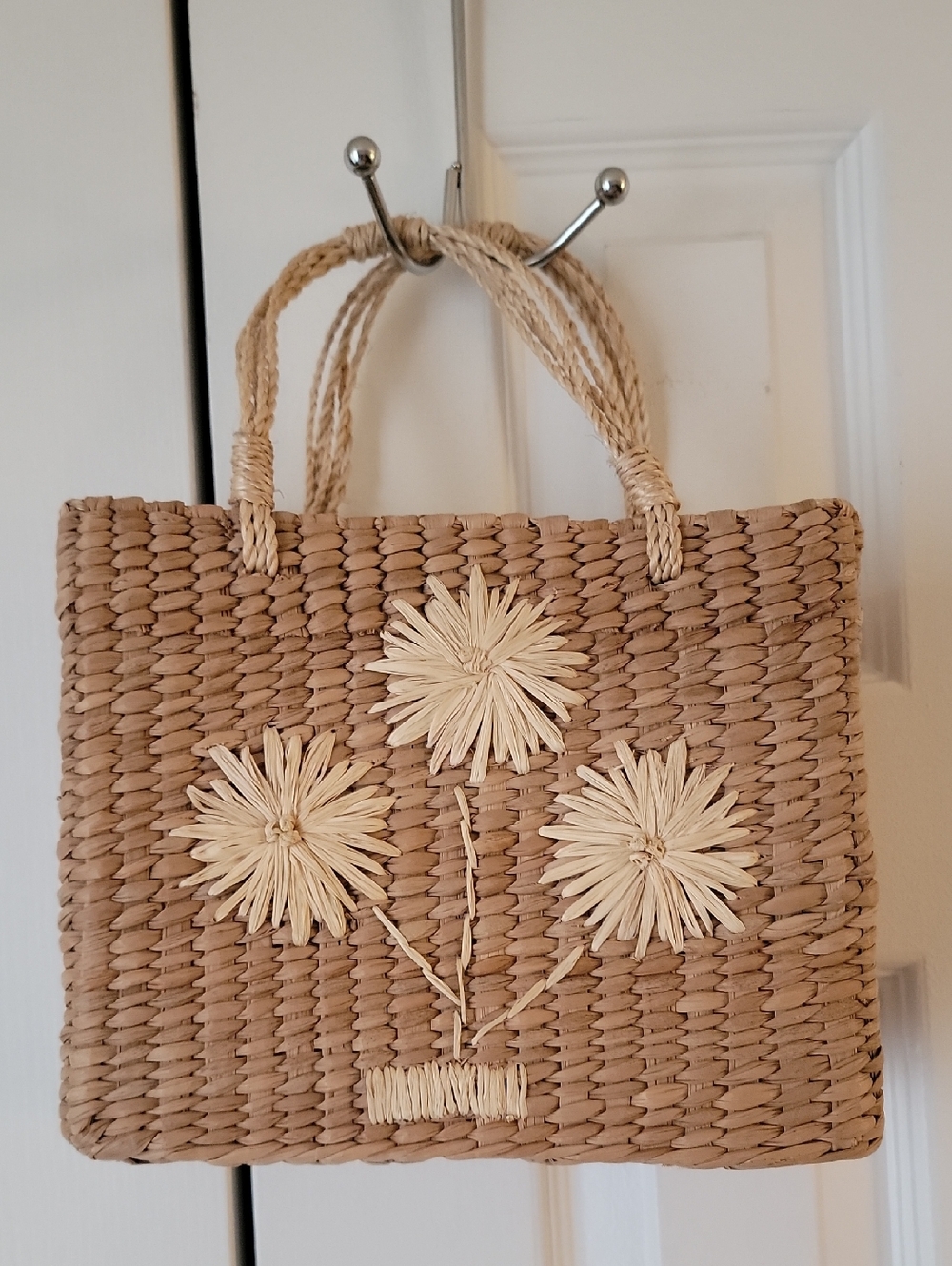 Woven Straw Tote Bag with Daisy Appliqué - Natural